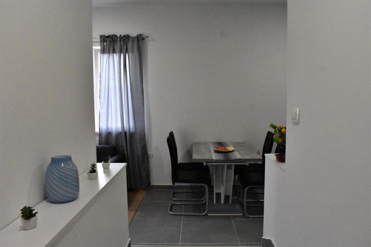 Apartmani Skorpion Каштела Экстерьер фото